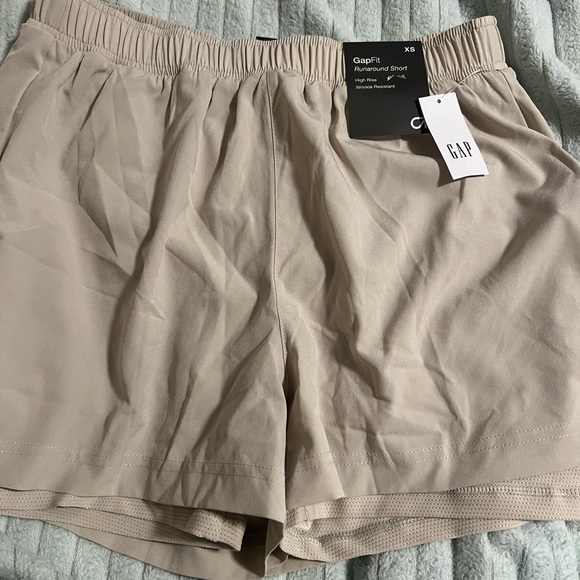 Gap Fit Runaround Shorts size XS NWT - Picture 4 of 6